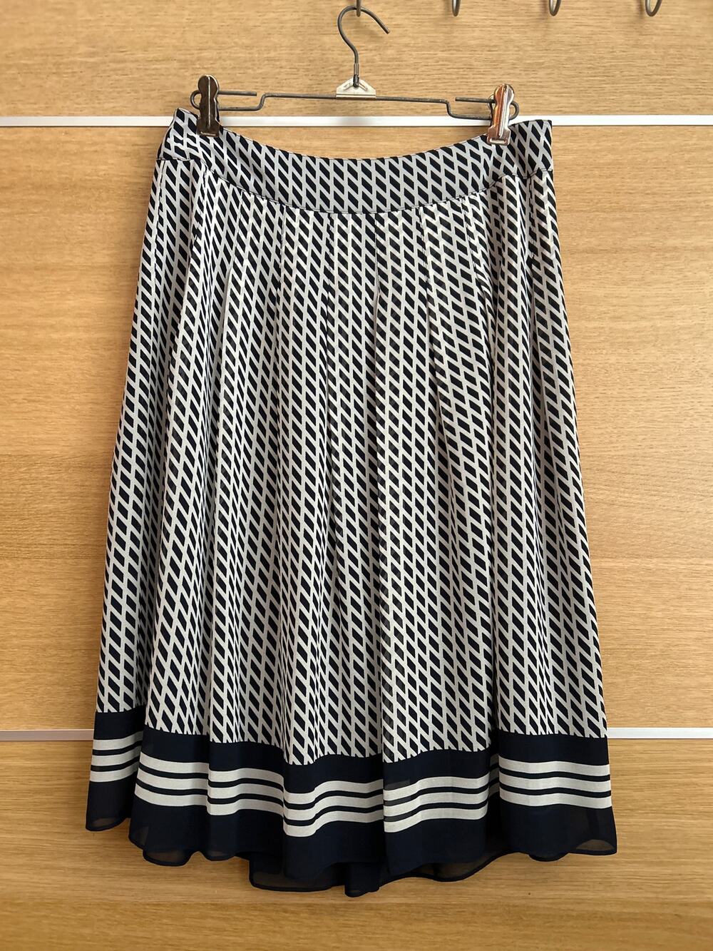 NEW Talbots Lined Skirt Women's Sz 4 Black & ivory Geometric Pattern Flare Zip